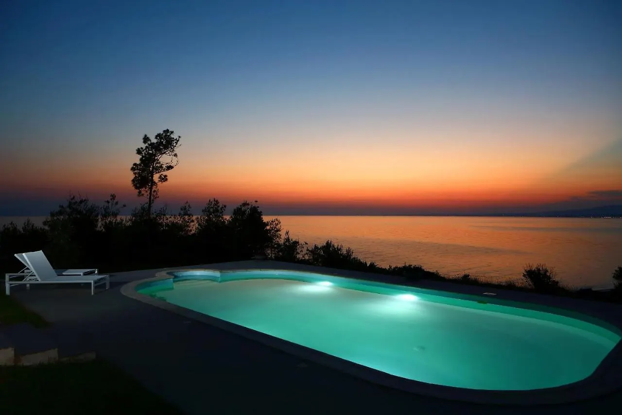 Haddock Beachfront Villa Nea Propontida