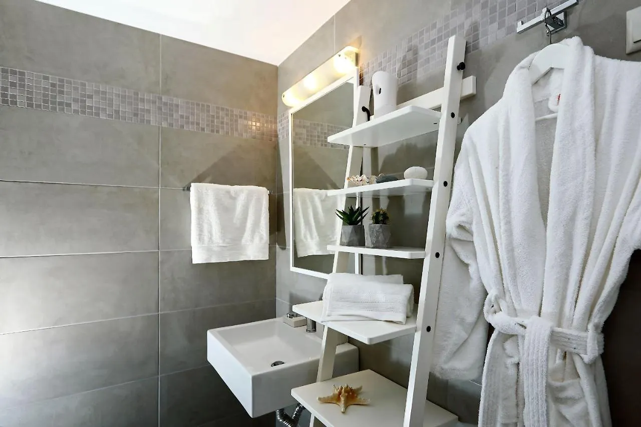 Haddock Beachfront Villa Nea Propontida